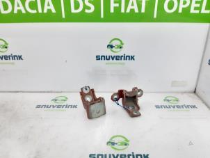 Used Front door hinge, left Renault Clio IV (5R) 1.5 Energy dCi 90 FAP Price € 40,00 Margin scheme offered by Snuverink Autodemontage