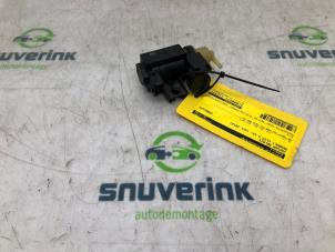 Used Vacuum relay Renault Clio IV (5R) 1.5 Energy dCi 90 FAP Price € 30,00 Margin scheme offered by Snuverink Autodemontage
