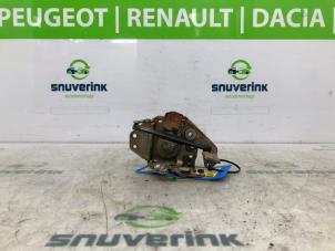 Used Rear door mechanism 4-door, right Peugeot J5 (280L) 2.5D Price on request offered by Snuverink Autodemontage