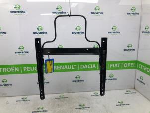 Usagé Rail siège gauche Peugeot 206 (2A/C/H/J/S) 1.6 16V Prix € 40,00 Règlement à la marge proposé par Snuverink Autodemontage
