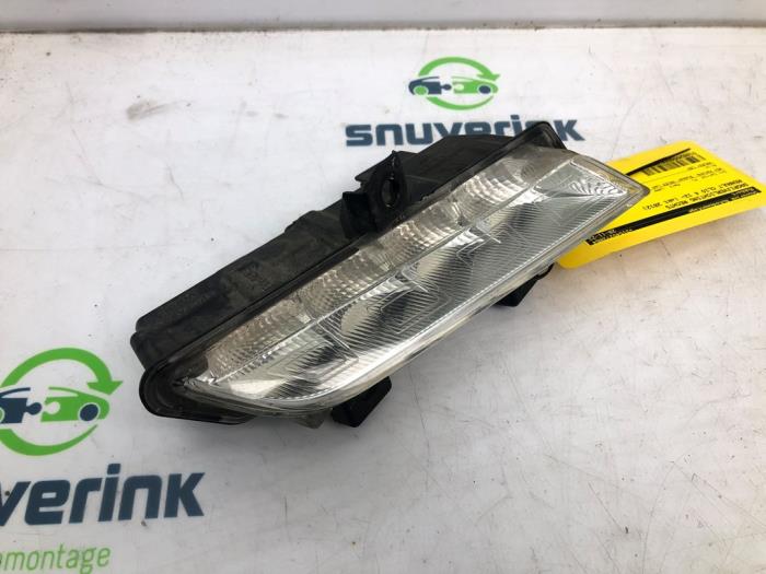 Daytime running light, right from a Renault Clio IV (5R) 1.5 Energy dCi 90 FAP 2012