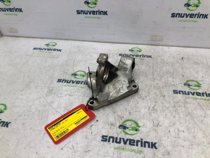 Drive shaft support bearing and bracket