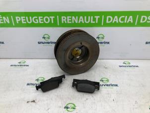 Usagé Disque de frein avant Renault Clio IV (5R) 1.5 dCi 75 FAP Prix € 45,00 Règlement à la marge proposé par Snuverink Autodemontage