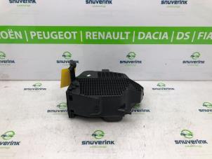 Usagé Boîtier filtre à air Renault Captur (2R) 1.2 TCE 16V EDC Prix € 30,00 Règlement à la marge proposé par Snuverink Autodemontage