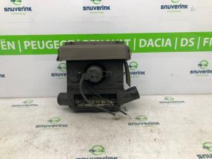 Used Heating and ventilation fan motor Peugeot J5 (280L) 2.5D Price € 100,00 Margin scheme offered by Snuverink Autodemontage