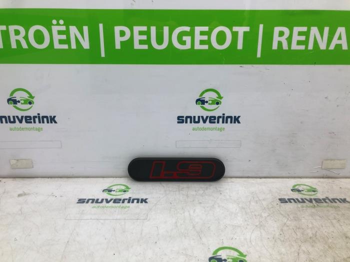 Begagnade Emblem Peugeot 205 Pris € 20,00 Marginaltabell erbjuds av Snuverink Autodemontage