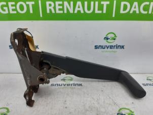 Used Parking brake lever Renault Kangoo Express (FW) 1.5 dCi 70 Price € 48,40 Inclusive VAT offered by Snuverink Autodemontage