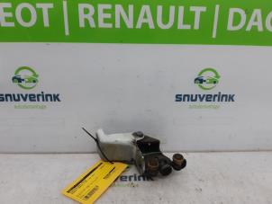 Używane Rolka drzwi przesuwnych prawych Renault Kangoo Express (FW) 1.5 dCi 70 Cena € 48,40 Z VAT oferowane przez Snuverink Autodemontage