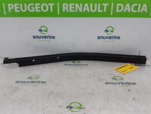 Used Sliding door rail, right Renault Kangoo Express (FW) 1.5 dCi 70 Price € 48,40 Inclusive VAT offered by Snuverink Autodemontage