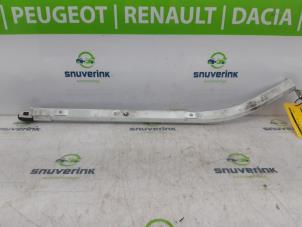 Used Sliding door rail, left Renault Kangoo Express (FW) 1.5 dCi 70 Price € 48,40 Inclusive VAT offered by Snuverink Autodemontage