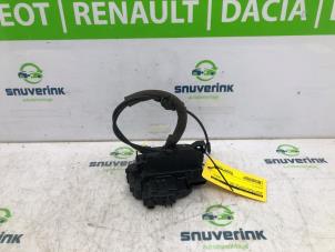 Używane Mechanizm zamka drzwi przesuwnych lewych Renault Kangoo Express (FW) 1.5 dCi 70 Cena € 48,40 Z VAT oferowane przez Snuverink Autodemontage