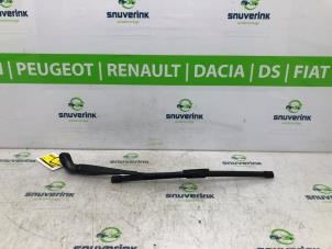 Used Front wiper arm Mini Mini (R56) 1.6 16V One Price € 30,00 Margin scheme offered by Snuverink Autodemontage