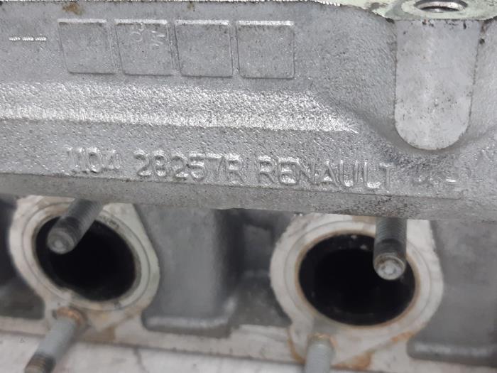 Zylinderkopf van een Renault Kangoo Express (FW) 1.5 dCi 90 FAP 2014