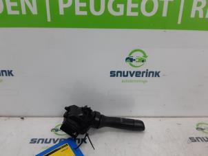 Usagé Commutateur essuie-glace Peugeot 107 1.0 12V Prix € 25,00 Règlement à la marge proposé par Snuverink Autodemontage