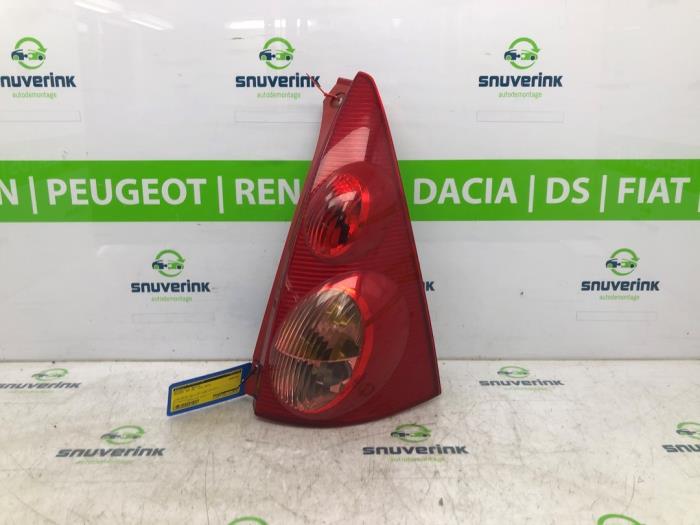 Taillight, right from a Peugeot 107 1.0 12V 2010