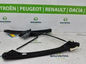 Używane Mechanizm szyby prawej przedniej wersja 4-drzwiowa Peugeot 3008 II (M4/MC/MJ/MR) 1.2 12V e-THP PureTech 130 Cena € 90,00 Procedura marży oferowane przez Snuverink Autodemontage