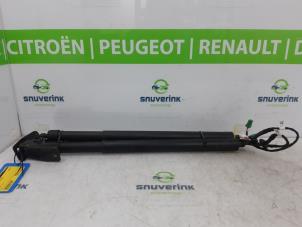 Gebrauchte Set Gasdämpfer Heckklappe Peugeot 3008 II (M4/MC/MJ/MR) 1.2 12V e-THP PureTech 130 Preis auf Anfrage angeboten von Snuverink Autodemontage