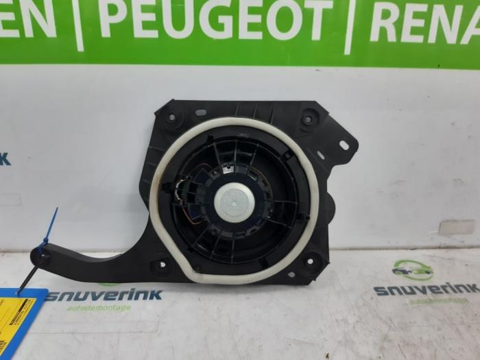Używane Glosnik Peugeot 3008 II (M4/MC/MJ/MR) 1.2 12V e-THP PureTech 130 Cena € 20,33 Procedura marży oferowane przez Snuverink Autodemontage