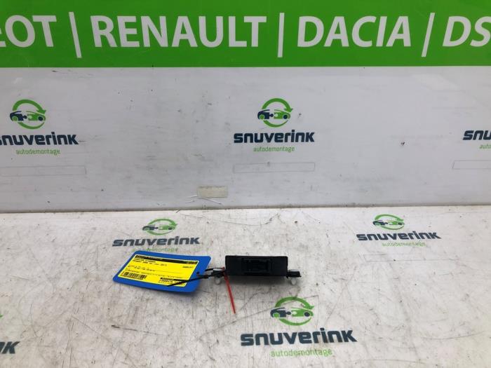 Usagé Ordinateur divers Peugeot 3008 II (M4/MC/MJ/MR) 1.2 12V e-THP PureTech 130 Prix € 34,98 Règlement à la marge proposé par Snuverink Autodemontage