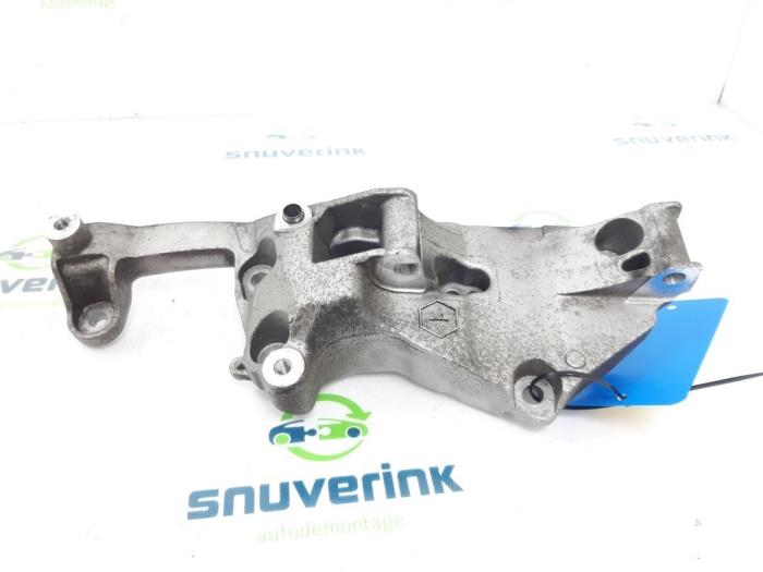 Usagé Support dynamo haut Peugeot 3008 II (M4/MC/MJ/MR) 1.2 12V e-THP PureTech 130 Prix € 29,98 Règlement à la marge proposé par Snuverink Autodemontage