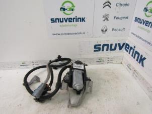 Used Robotised gearbox Peugeot 3008 II (M4/MC/MJ/MR) 1.2 12V e-THP PureTech 130 Price € 400,00 Margin scheme offered by Snuverink Autodemontage