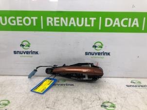 Used Front door handle 4-door, right Peugeot 3008 II (M4/MC/MJ/MR) 1.2 12V e-THP PureTech 130 Price on request offered by Snuverink Autodemontage