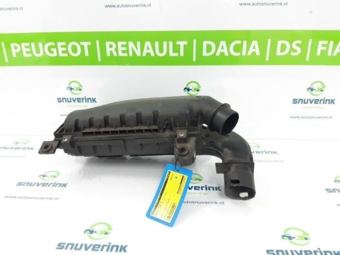 Gebrauchte Luftfiltergehäuse Peugeot 3008 II (M4/MC/MJ/MR) 1.2 12V e-THP PureTech 130 Preis € 46,73 Margenregelung angeboten von Snuverink Autodemontage