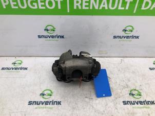 Used Front brake calliper, right Peugeot 3008 II (M4/MC/MJ/MR) 1.2 12V e-THP PureTech 130 Price € 49,00 Margin scheme offered by Snuverink Autodemontage