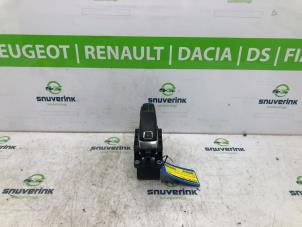 Used Automatic gear selector Peugeot 3008 II (M4/MC/MJ/MR) 1.2 12V e-THP PureTech 130 Price on request offered by Snuverink Autodemontage