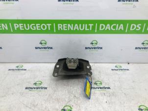 Usados Soporte de caja de cambios Peugeot 3008 II (M4/MC/MJ/MR) 1.2 12V e-THP PureTech 130 Precio € 30,00 Norma de margen ofrecido por Snuverink Autodemontage