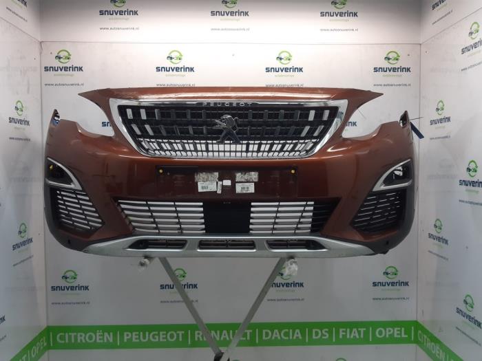 Front bumper from a Peugeot 3008 II (M4/MC/MJ/MR) 1.2 12V e-THP PureTech 130 2017