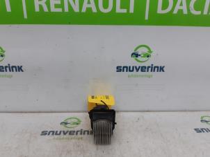 Used Heater resistor Renault Clio IV (5R) 1.5 dCi 75 FAP Price € 30,00 Margin scheme offered by Snuverink Autodemontage
