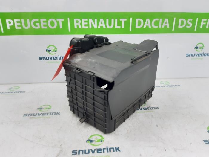 Caja de batería de un Citroën C3 (SX/SW) 1.2 12V e-THP PureTech 110 2019