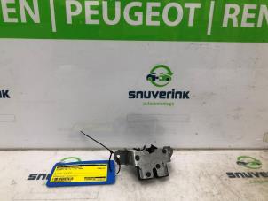 Używane Mechanizm zamka tylnej klapy Peugeot 108 1.0 12V VVT-i Cena € 35,00 Procedura marży oferowane przez Snuverink Autodemontage