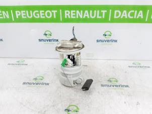 Używane Elektryczna pompa paliwa Dacia Logan MCV II/Sandero Wagon (7S) 0.9 TCE 12V Cena € 65,00 Procedura marży oferowane przez Snuverink Autodemontage