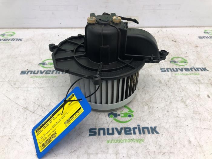 Heating and ventilation fan motor from a Peugeot Partner (GC/GF/GG/GJ/GK) 1.6 HDI 75 Phase 1 2013