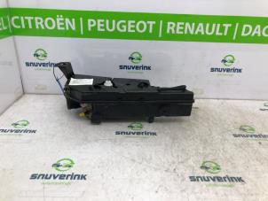 Used Additive tank Peugeot Partner (GC/GF/GG/GJ/GK) 1.6 HDI 75 Phase 1 Price € 302,50 Inclusive VAT offered by Snuverink Autodemontage