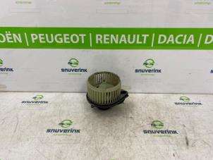 Usagé Moteur de ventilation chauffage Peugeot Boxer (244) 2.0 HDi Prix € 108,90 Prix TTC proposé par Snuverink Autodemontage