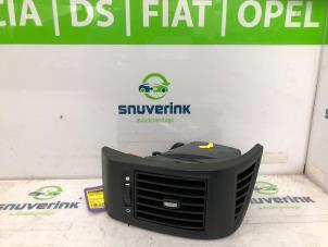 Usados Rejilla de aire de salpicadero Fiat Ducato (250) 2.0 D 115 Multijet Precio de solicitud ofrecido por Snuverink Autodemontage