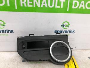 Used Instrument panel Renault Twingo II (CN) 1.2 16V Price € 80,00 Margin scheme offered by Snuverink Autodemontage