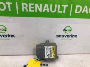 Używane Modul poduszki powietrznej Renault Twingo II (CN) 1.2 16V Cena € 70,00 Procedura marży oferowane przez Snuverink Autodemontage