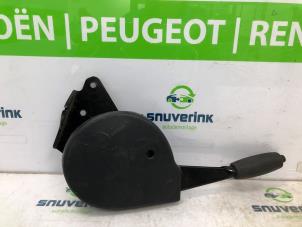 Used Parking brake lever Peugeot Boxer (U9) 2.2 HDi 130 Euro 5 Price € 114,95 Inclusive VAT offered by Snuverink Autodemontage