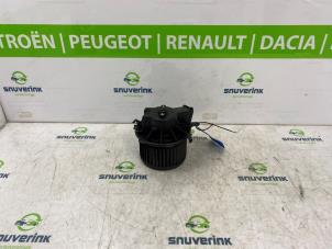Usagé Moteur de ventilation chauffage Peugeot Boxer (U9) 2.2 HDi 130 Euro 5 Prix € 90,75 Prix TTC proposé par Snuverink Autodemontage