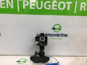 Used Sliding door roller, right Peugeot Boxer (U9) 2.2 HDi 130 Euro 5 Price € 121,00 Inclusive VAT offered by Snuverink Autodemontage