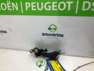 Used Sliding door roller, left Peugeot Boxer (U9) 2.2 HDi 130 Euro 5 Price on request offered by Snuverink Autodemontage