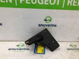 Used Sliding door handle, left Peugeot Boxer (U9) 2.2 HDi 130 Euro 5 Price on request offered by Snuverink Autodemontage