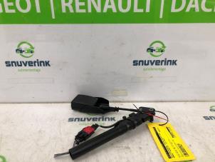 Used Front seatbelt buckle, right Renault Twingo II (CN) 1.2 16V Price € 85,00 Margin scheme offered by Snuverink Autodemontage