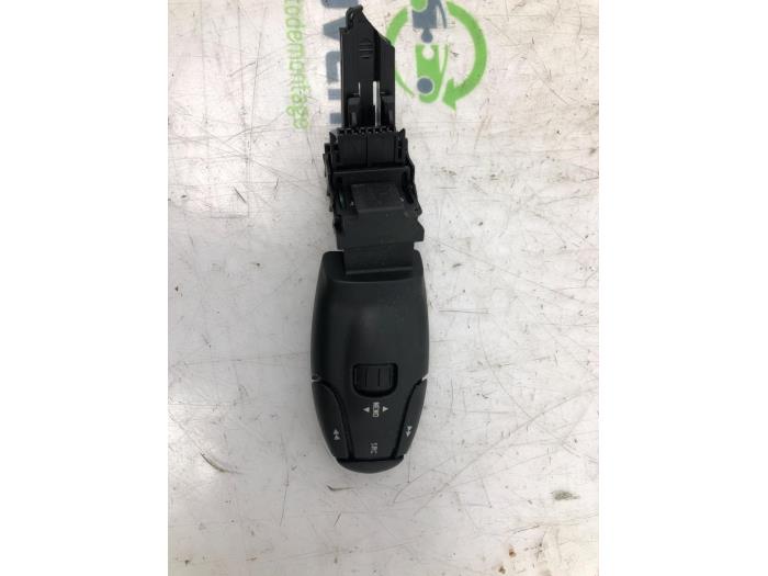 Steering wheel mounted radio control from a Citroën Berlingo 1.6 Hdi 90 Phase 2 2013