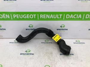 Used Air intake hose Renault Clio IV Estate/Grandtour (7R) 0.9 Energy TCE 12V Price € 30,00 Margin scheme offered by Snuverink Autodemontage