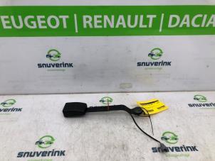 Usagé Attache ceinture avant droite Renault Clio IV Estate/Grandtour (7R) 0.9 Energy TCE 12V Prix € 25,00 Règlement à la marge proposé par Snuverink Autodemontage